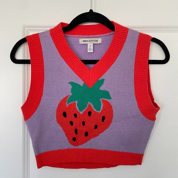 Urban Outfitters Randi Cropped Strawberry Sweater Vest – Size Small Petite - Picture 3 of 8